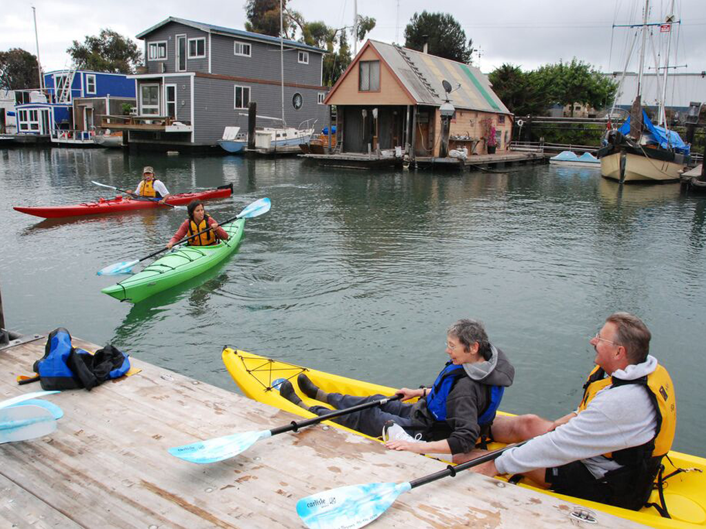Kayak_Launch_atDock_1024x768