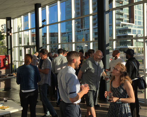 Interior_Stand_Gathering_800x600